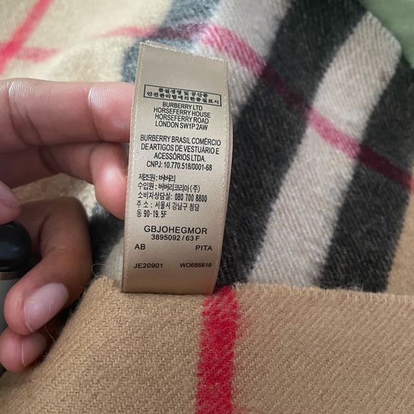 Burberry Classic Check Cashmere Scarf - Picture 5 of 8